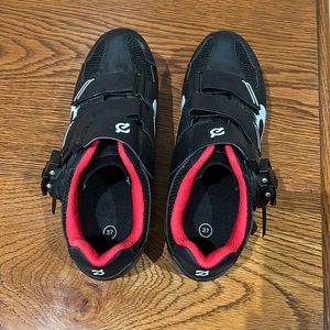 Peloton women’s size 37 cycle shoes.  Worn less than a handful of times.